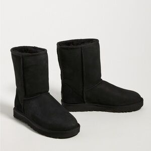 NWT UGG Classic II Short Boots!